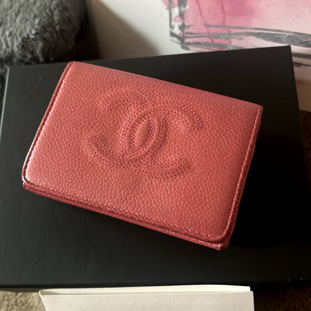 Pink Caviar leather Chanel trifold in beautiful used condition w/ box - Picture 2 of 10